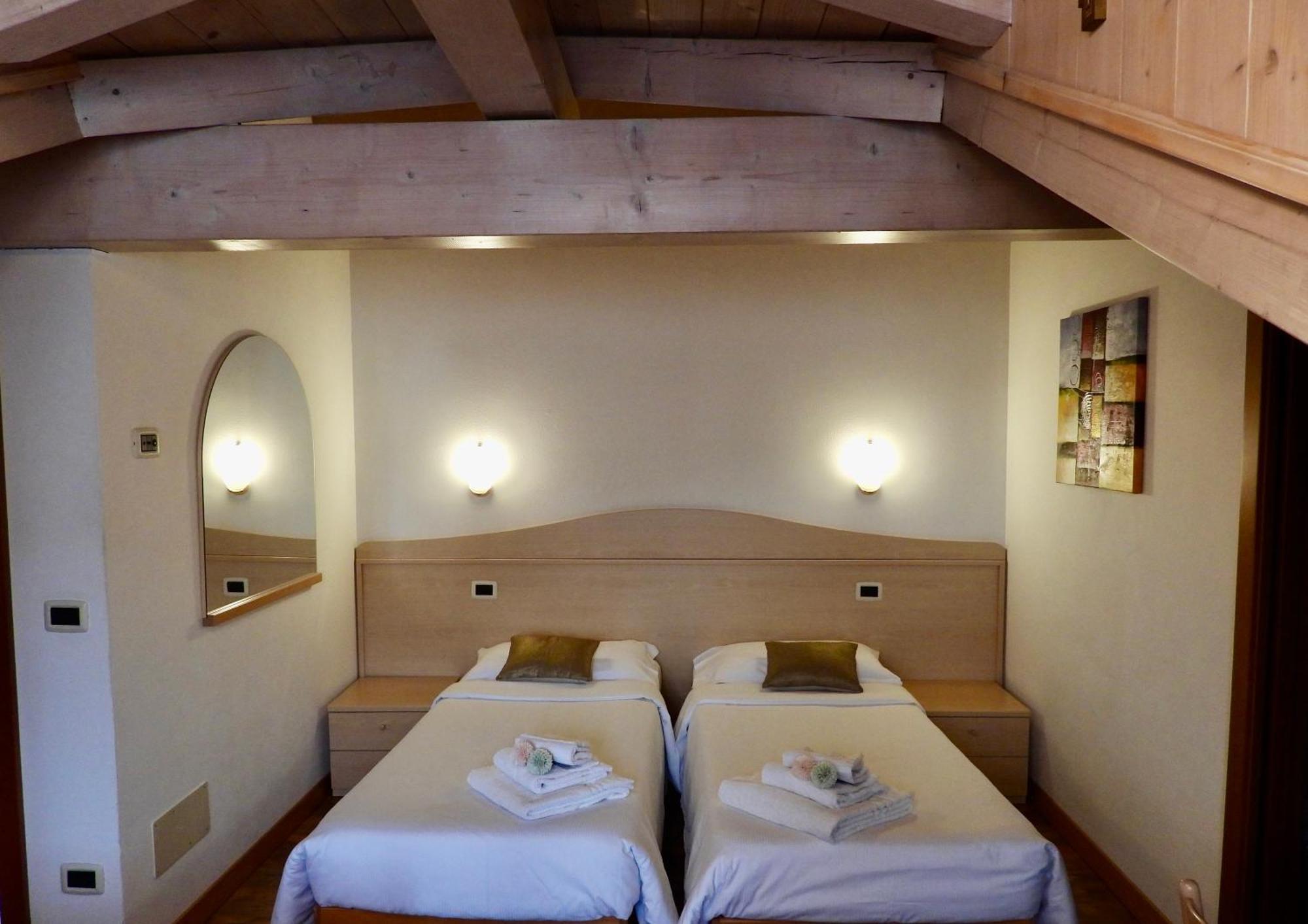 פינזולו Hotel Garni Maffei מראה חיצוני תמונה