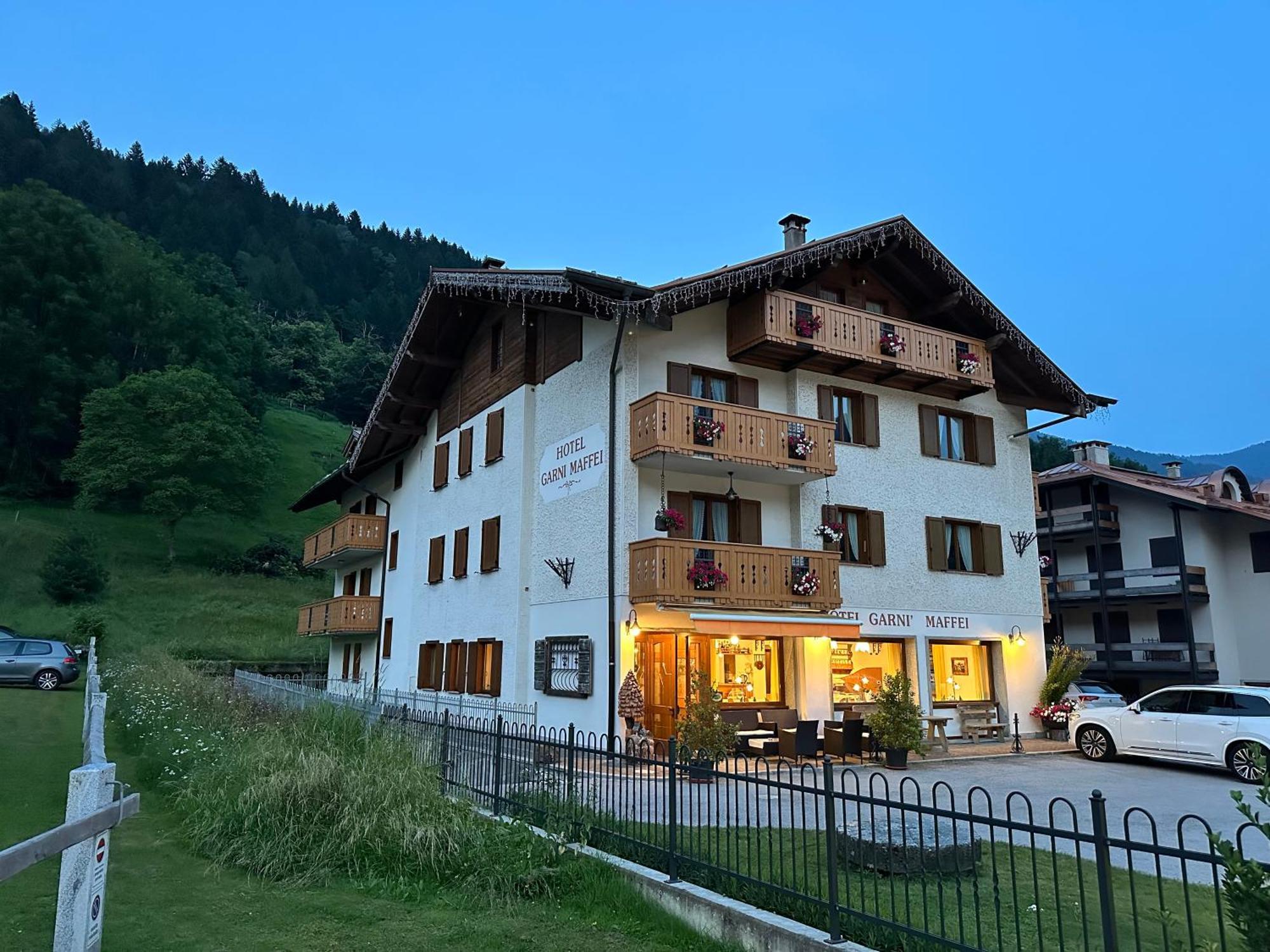 פינזולו Hotel Garni Maffei מראה חיצוני תמונה