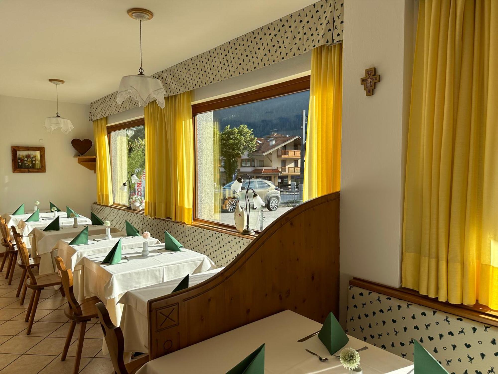 פינזולו Hotel Garni Maffei מראה חיצוני תמונה